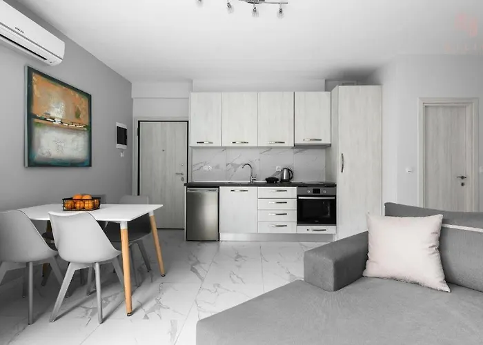 Avenue, Nilie Hospitality Mgmt